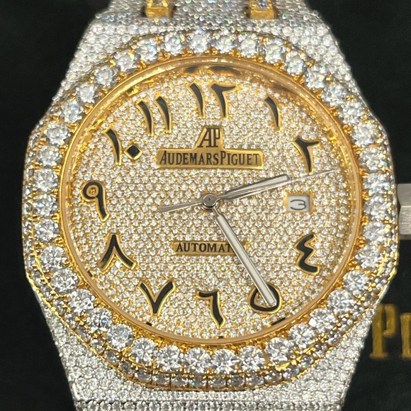 Audemars Piguet Diamond-Studded Gold and Silver Watch - Picture 7 of 7